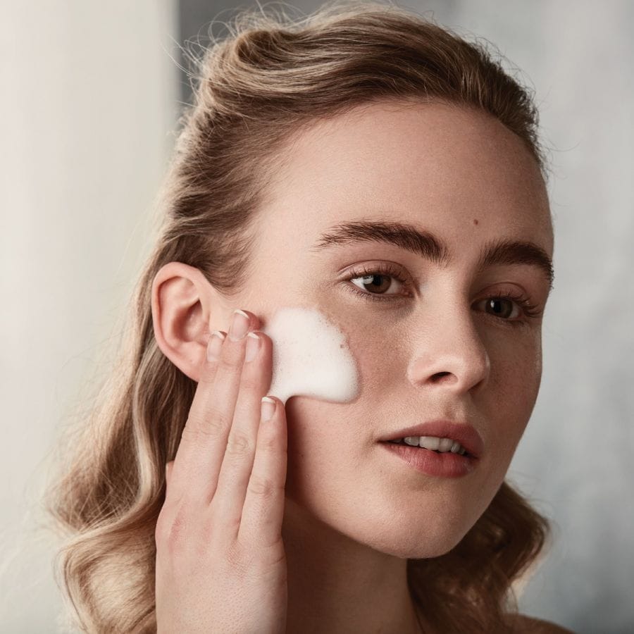 Medik8 Calmwise Soothing Cleanser image 1